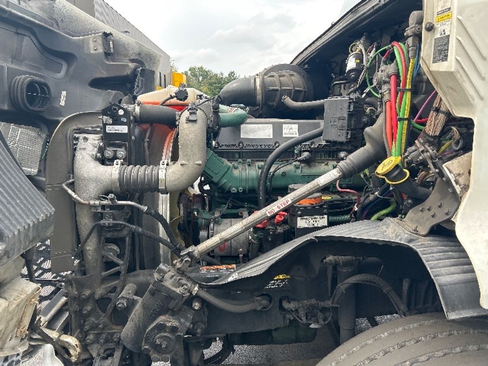 Day Cab Tractor-Heavy Duty Tractors-Volvo-2020-VNR64300-Philadelphia-PA-471,060\n\t\tmiles-$ 37,500 - Image 16