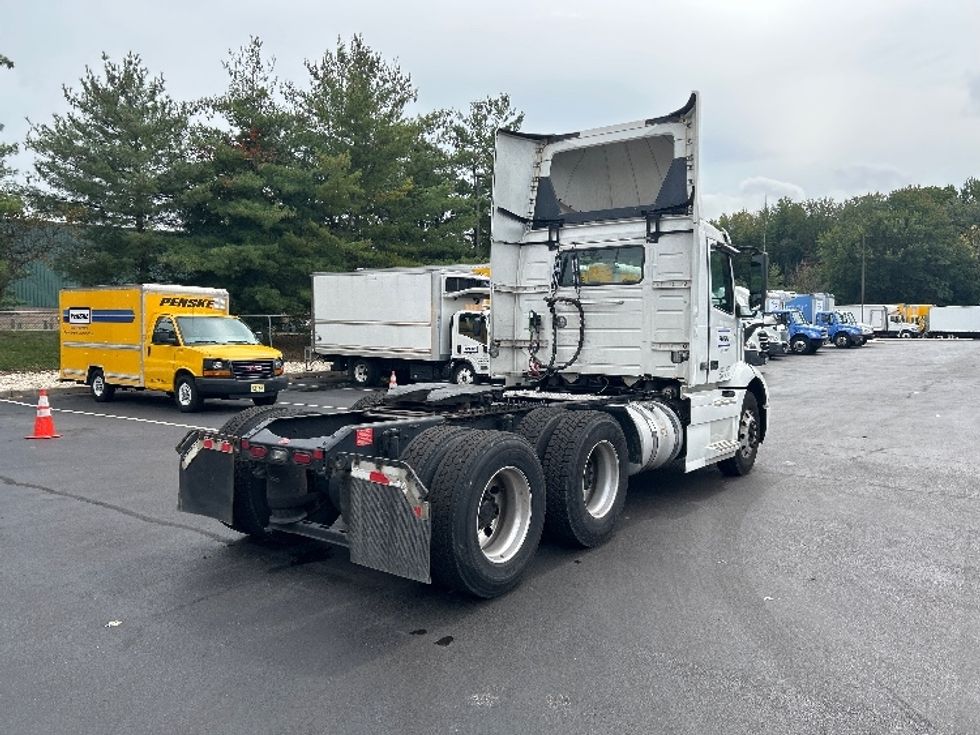 Day Cab Tractor-Heavy Duty Tractors-Volvo-2020-VNR64300-Philadelphia-PA-471,060\n\t\tmiles-$ 37,500 - Image 7