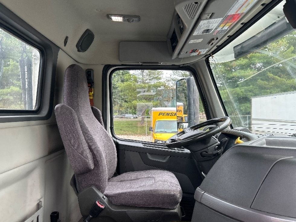 Day Cab Tractor-Heavy Duty Tractors-Volvo-2020-VNR64300-Philadelphia-PA-473,071\n\t\tmiles-$ 16,000 - Image 14