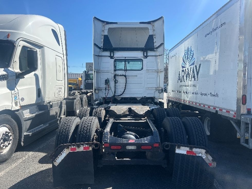 Day Cab Tractor-Heavy Duty Tractors-Volvo-2020-VNR64300-Philadelphia-PA-473,071\n\t\tmiles-$ 16,000 - Image 6