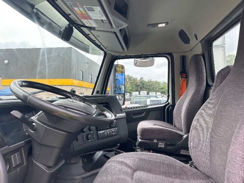 Day Cab Tractor-Heavy Duty Tractors-Volvo-2020-VNR64300-Philadelphia-PA-473,071\n\t\tmiles-$ 16,000 - Image 9
