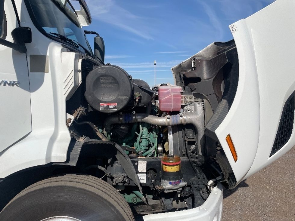 Day Cab Tractor-Heavy Duty Tractors-Volvo-2020-VNR64300-Phoenix-AZ-457,239\n\t\tmiles-$ 42,750 - Image 13