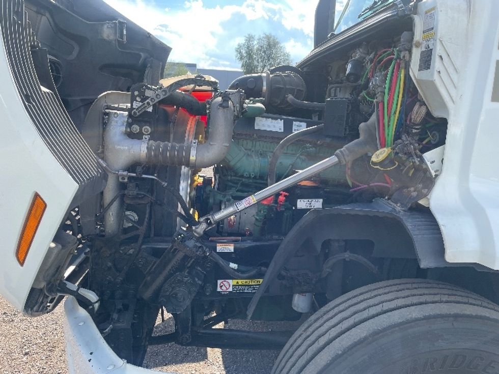 Day Cab Tractor-Heavy Duty Tractors-Volvo-2020-VNR64300-Phoenix-AZ-457,239\n\t\tmiles-$ 42,750 - Image 14