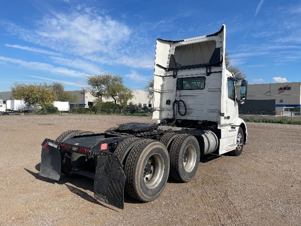 Day Cab Tractor-Heavy Duty Tractors-Volvo-2020-VNR64300-Phoenix-AZ-457,239\n\t\tmiles-$ 42,750 - Image 7