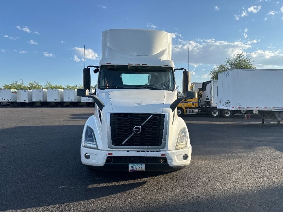 Day Cab Tractor-Heavy Duty Tractors-Volvo-2020-VNR64300-Phoenix-AZ-465,564\n\t\tmiles-$ 54,750 - Image 2