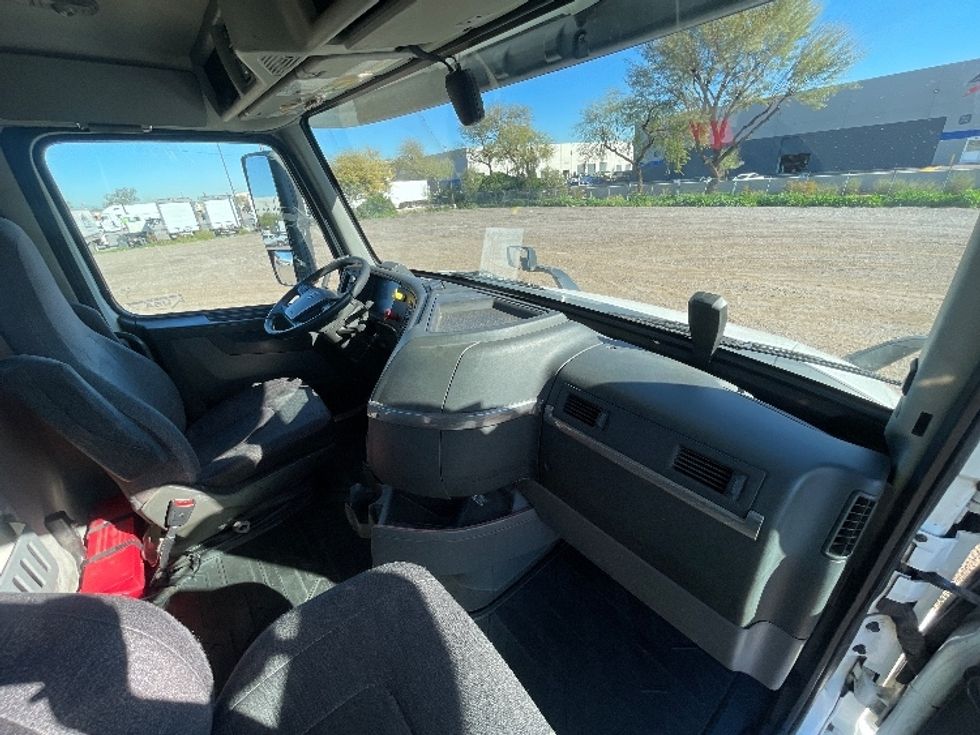 Day Cab Tractor-Heavy Duty Tractors-Volvo-2020-VNR64300-Phoenix-AZ-492,365\n\t\tmiles-$ 40,750 - Image 13
