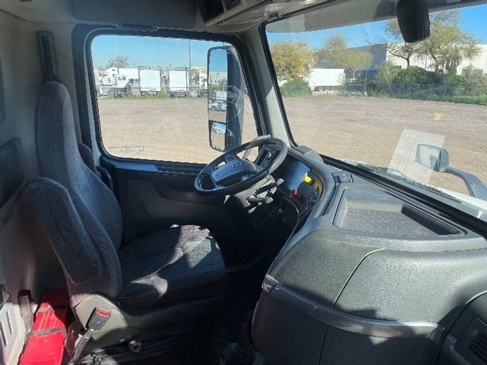 Day Cab Tractor-Heavy Duty Tractors-Volvo-2020-VNR64300-Phoenix-AZ-492,365\n\t\tmiles-$ 40,750 - Image 14