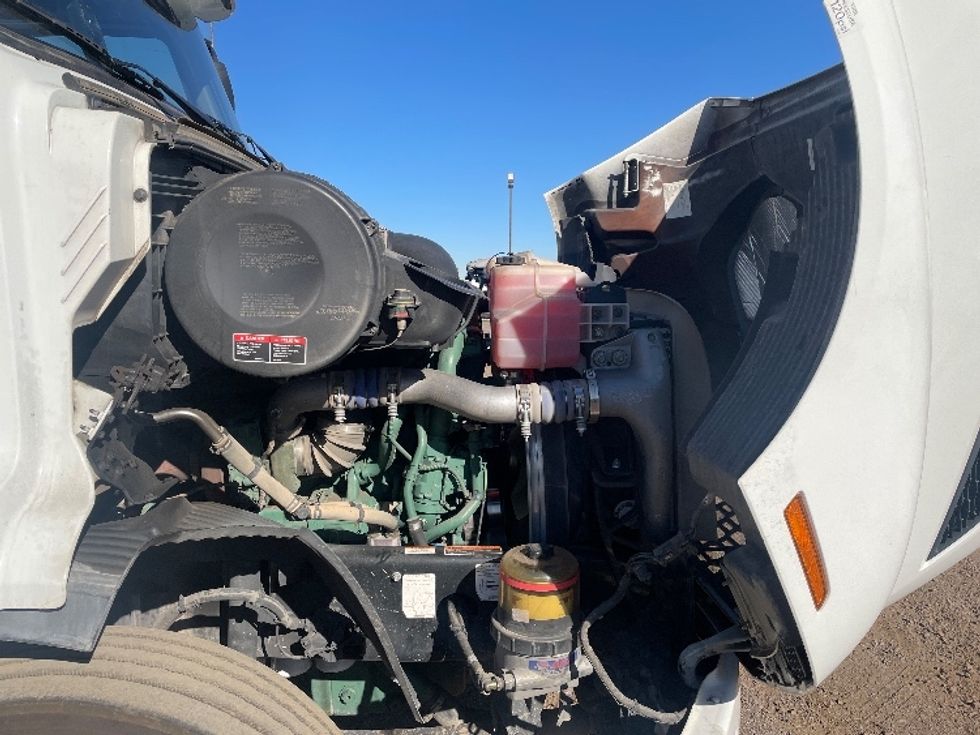 Day Cab Tractor-Heavy Duty Tractors-Volvo-2020-VNR64300-Phoenix-AZ-492,365\n\t\tmiles-$ 40,750 - Image 15
