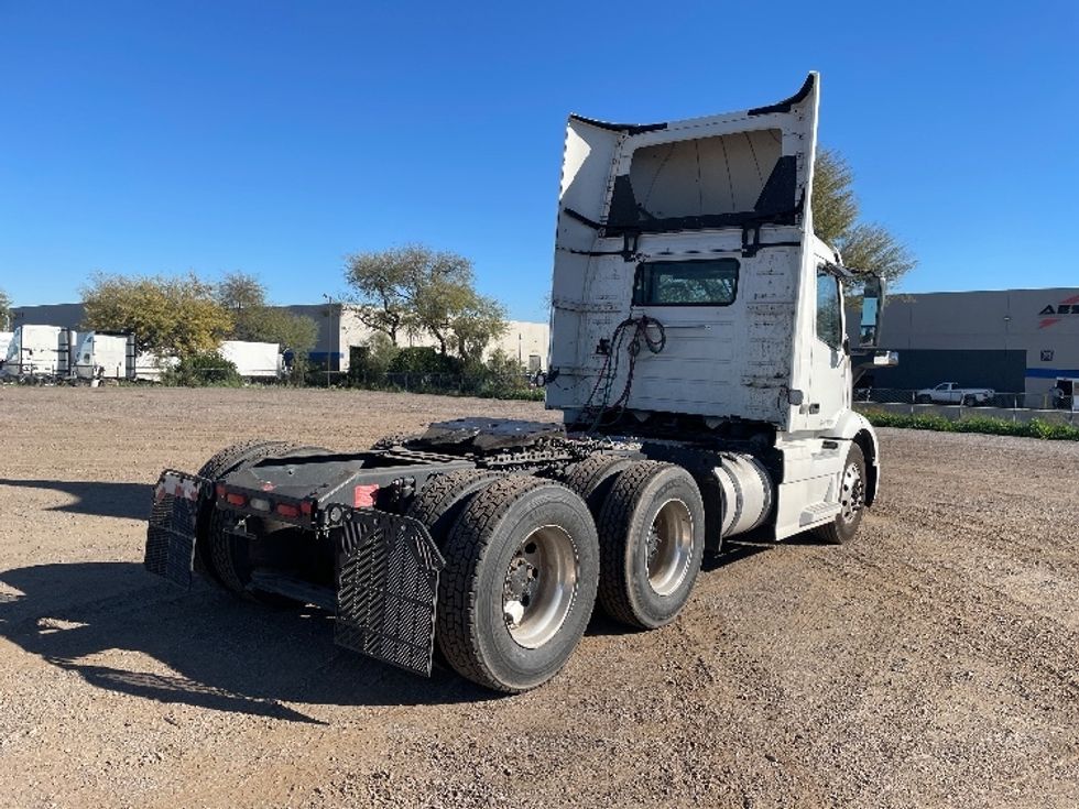Day Cab Tractor-Heavy Duty Tractors-Volvo-2020-VNR64300-Phoenix-AZ-492,365\n\t\tmiles-$ 40,750 - Image 7