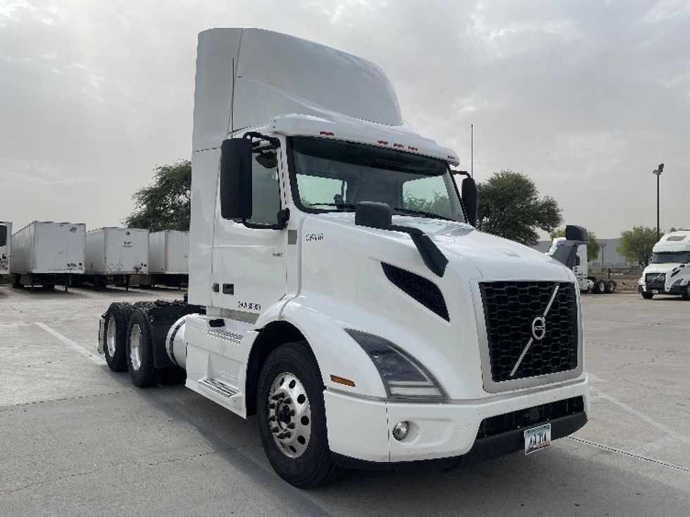 Day Cab Tractor-Heavy Duty Tractors-Volvo-2020-VNR64300-Phoenix-AZ-510,886\n\t\tmiles-$ 38,750 - Image 1