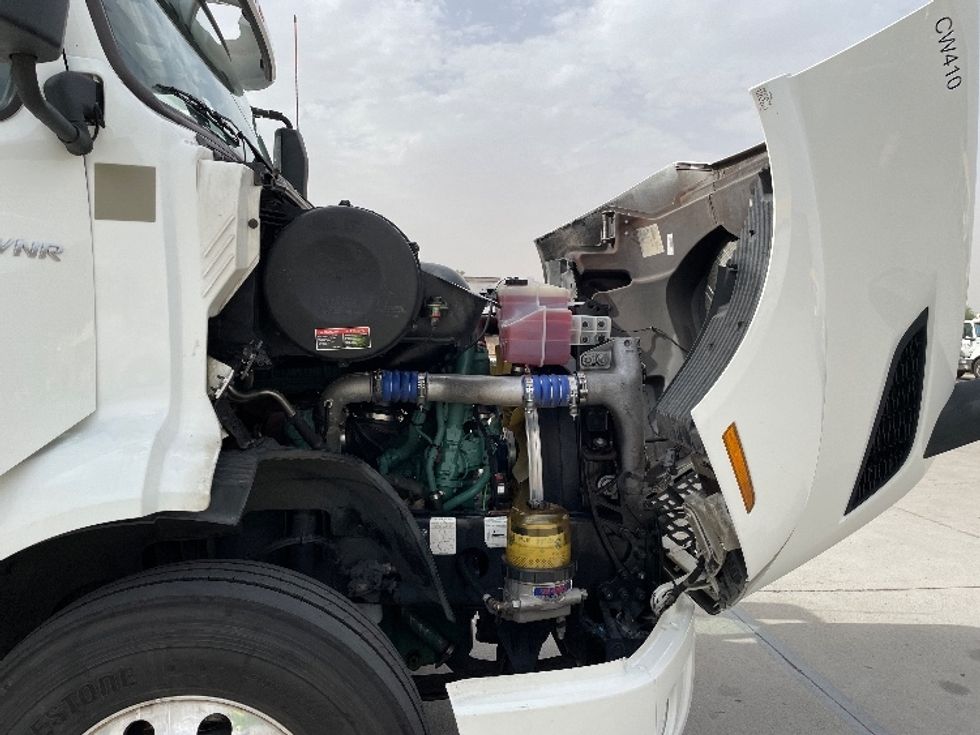 Day Cab Tractor-Heavy Duty Tractors-Volvo-2020-VNR64300-Phoenix-AZ-510,886\n\t\tmiles-$ 38,750 - Image 15