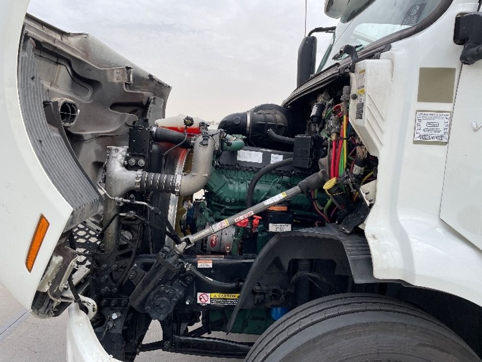 Day Cab Tractor-Heavy Duty Tractors-Volvo-2020-VNR64300-Phoenix-AZ-510,886\n\t\tmiles-$ 38,750 - Image 16