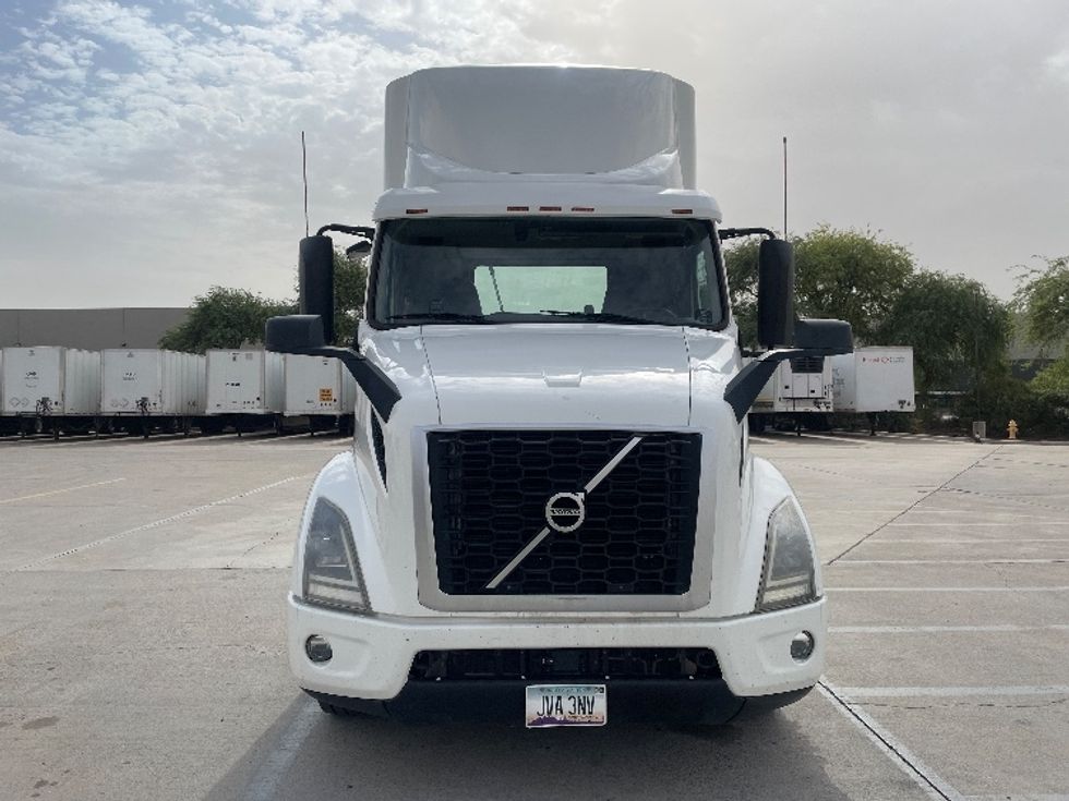 Day Cab Tractor-Heavy Duty Tractors-Volvo-2020-VNR64300-Phoenix-AZ-510,886\n\t\tmiles-$ 38,750 - Image 2