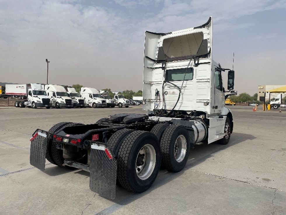 Day Cab Tractor-Heavy Duty Tractors-Volvo-2020-VNR64300-Phoenix-AZ-510,886\n\t\tmiles-$ 38,750 - Image 7