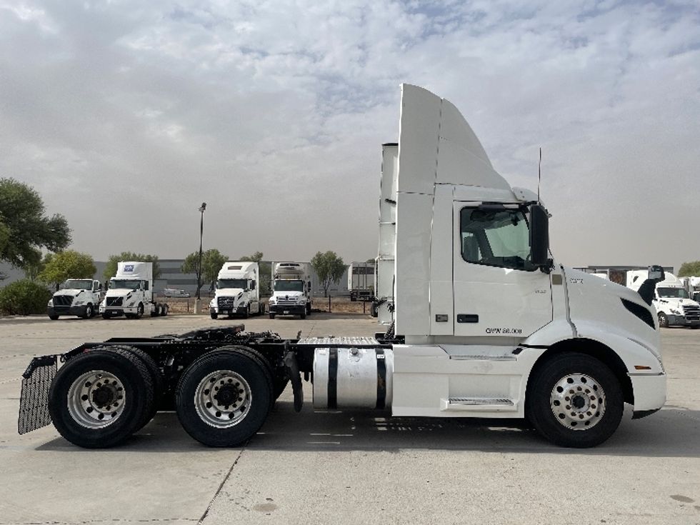 Day Cab Tractor-Heavy Duty Tractors-Volvo-2020-VNR64300-Phoenix-AZ-510,886\n\t\tmiles-$ 38,750 - Image 8