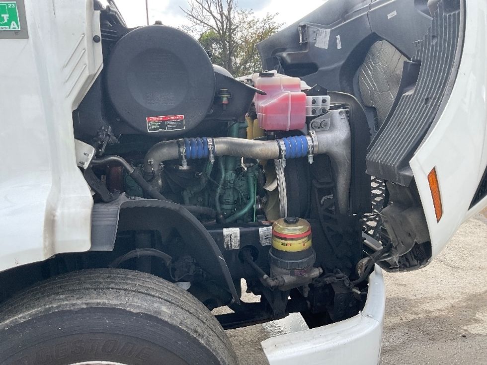 Day Cab Tractor-Heavy Duty Tractors-Volvo-2020-VNR64300-Piqua-OH-481,884\n\t\tmiles-$ 41,250 - Image 15