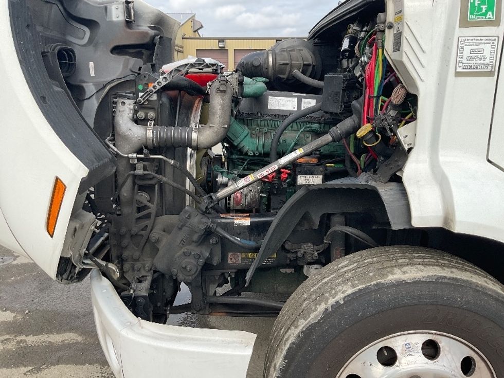 Day Cab Tractor-Heavy Duty Tractors-Volvo-2020-VNR64300-Piqua-OH-481,884\n\t\tmiles-$ 41,250 - Image 16