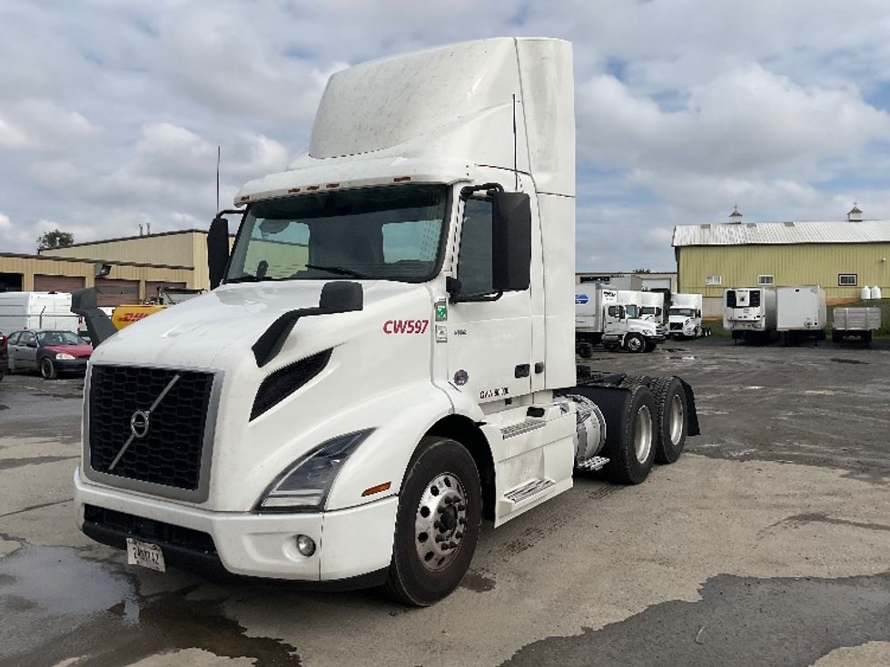 Day Cab Tractor-Heavy Duty Tractors-Volvo-2020-VNR64300-Piqua-OH-481,884\n\t\tmiles-$ 41,250 - Image 3