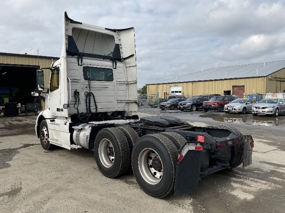 Day Cab Tractor-Heavy Duty Tractors-Volvo-2020-VNR64300-Piqua-OH-481,884\n\t\tmiles-$ 41,250 - Image 5
