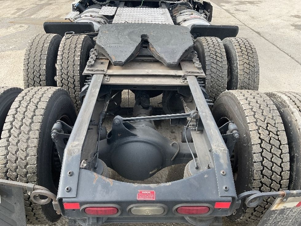 Day Cab Tractor-Heavy Duty Tractors-Volvo-2020-VNR64300-Piqua-OH-481,884\n\t\tmiles-$ 41,250 - Image 6