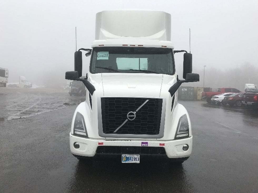 Day Cab Tractor-Heavy Duty Tractors-Volvo-2020-VNR64300-Pottsville-PA-425,310\n\t\tmiles-$ 39,500 - Image 2
