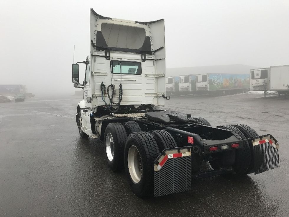 Day Cab Tractor-Heavy Duty Tractors-Volvo-2020-VNR64300-Pottsville-PA-425,310\n\t\tmiles-$ 39,500 - Image 5