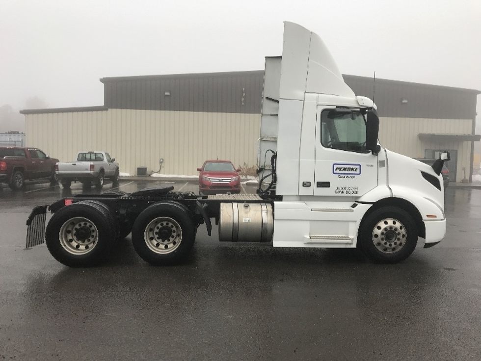 Day Cab Tractor-Heavy Duty Tractors-Volvo-2020-VNR64300-Pottsville-PA-425,310\n\t\tmiles-$ 39,500 - Image 8