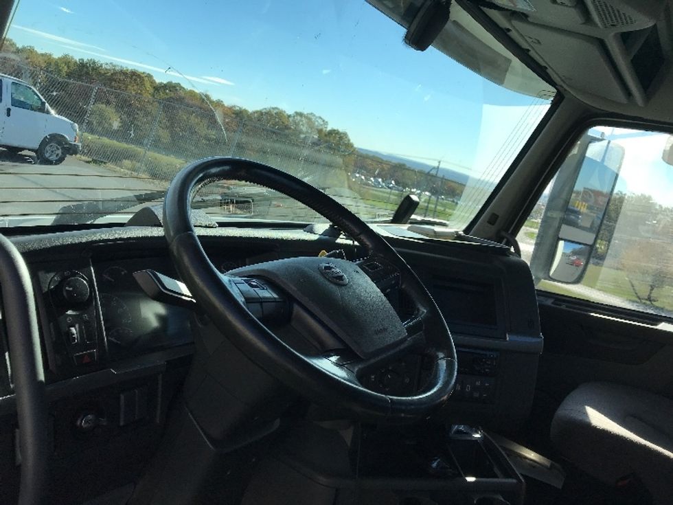 Day Cab Tractor-Heavy Duty Tractors-Volvo-2020-VNR64300-Pottsville-PA-495,749\n\t\tmiles-$ 35,500 - Image 10