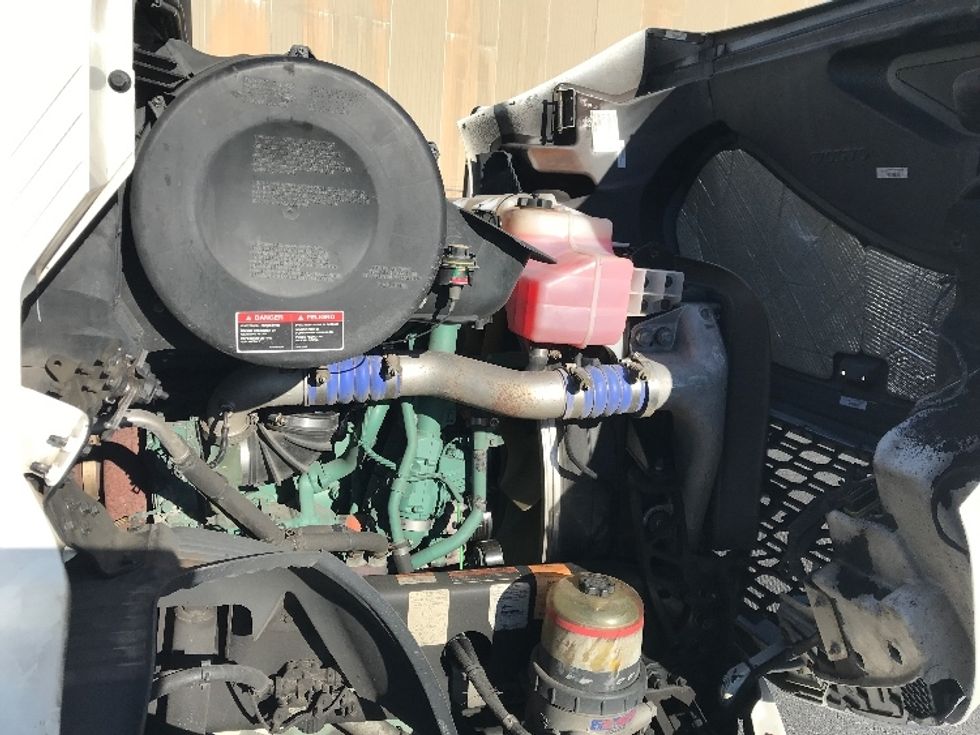 Day Cab Tractor-Heavy Duty Tractors-Volvo-2020-VNR64300-Pottsville-PA-495,749\n\t\tmiles-$ 35,500 - Image 15