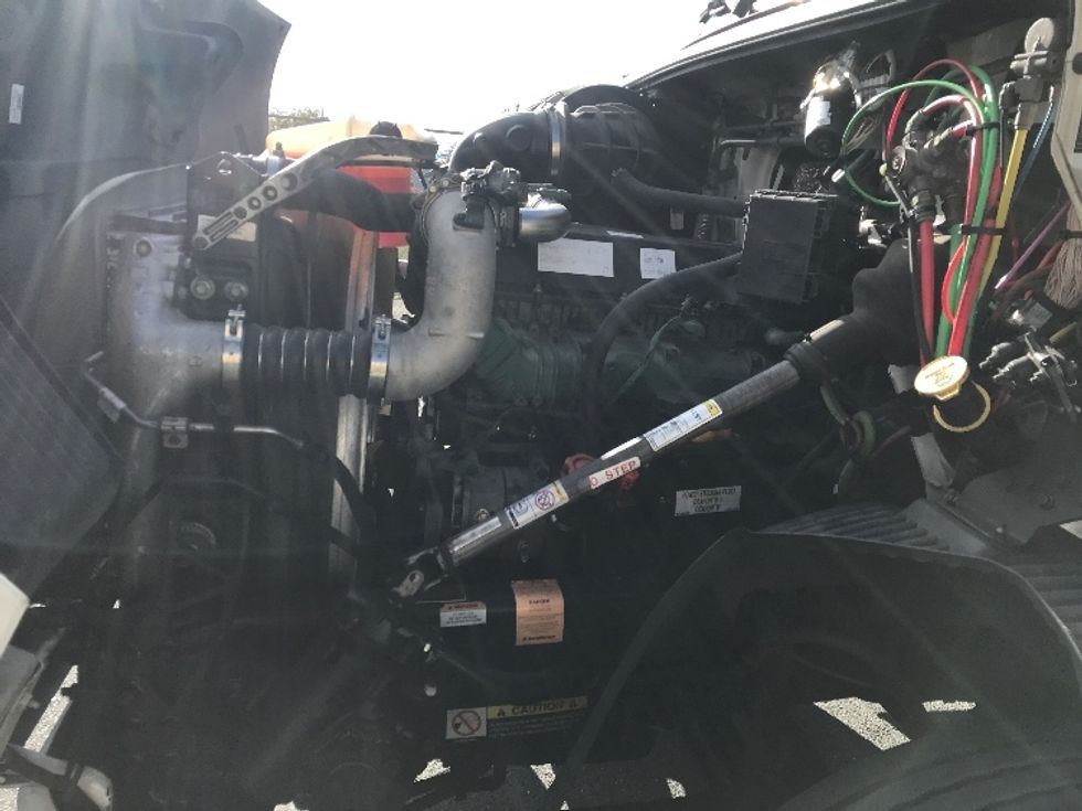 Day Cab Tractor-Heavy Duty Tractors-Volvo-2020-VNR64300-Pottsville-PA-495,749\n\t\tmiles-$ 35,500 - Image 16