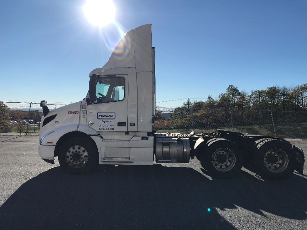 Day Cab Tractor-Heavy Duty Tractors-Volvo-2020-VNR64300-Pottsville-PA-495,749\n\t\tmiles-$ 35,500 - Image 4