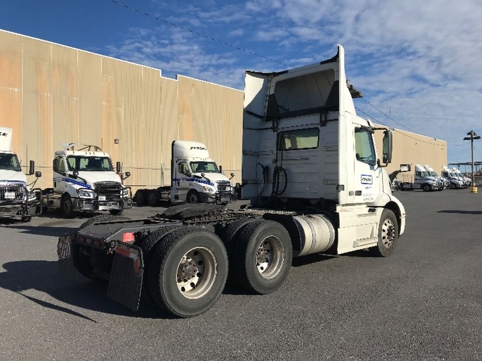 Day Cab Tractor-Heavy Duty Tractors-Volvo-2020-VNR64300-Pottsville-PA-495,749\n\t\tmiles-$ 35,500 - Image 7