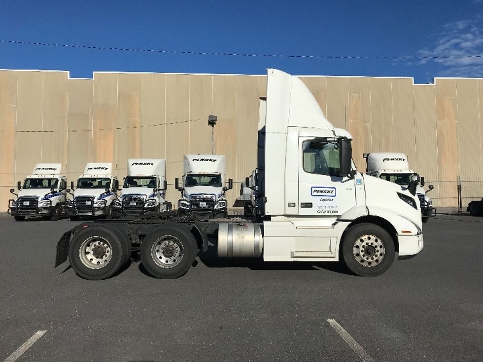 Day Cab Tractor-Heavy Duty Tractors-Volvo-2020-VNR64300-Pottsville-PA-495,749\n\t\tmiles-$ 35,500 - Image 8