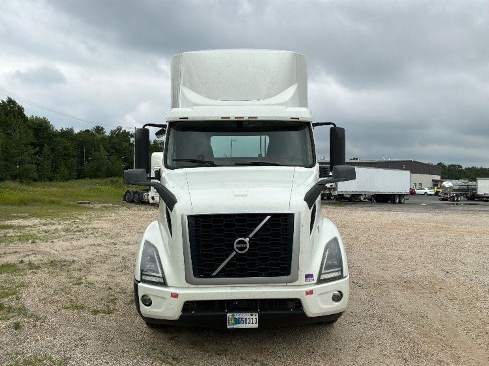 Day Cab Tractor-Heavy Duty Tractors-Volvo-2020-VNR64300-Pottsville-PA-524,426\n\t\tmiles-$ 35,750 - Image 2
