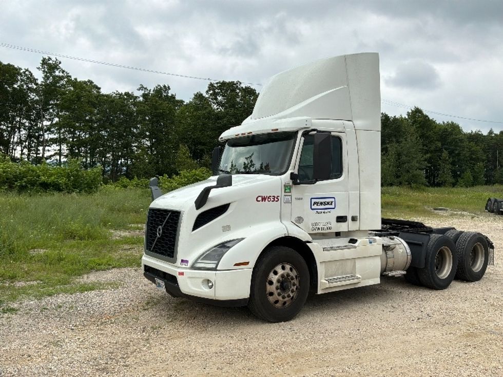 Day Cab Tractor-Heavy Duty Tractors-Volvo-2020-VNR64300-Pottsville-PA-524,426\n\t\tmiles-$ 35,750 - Image 3