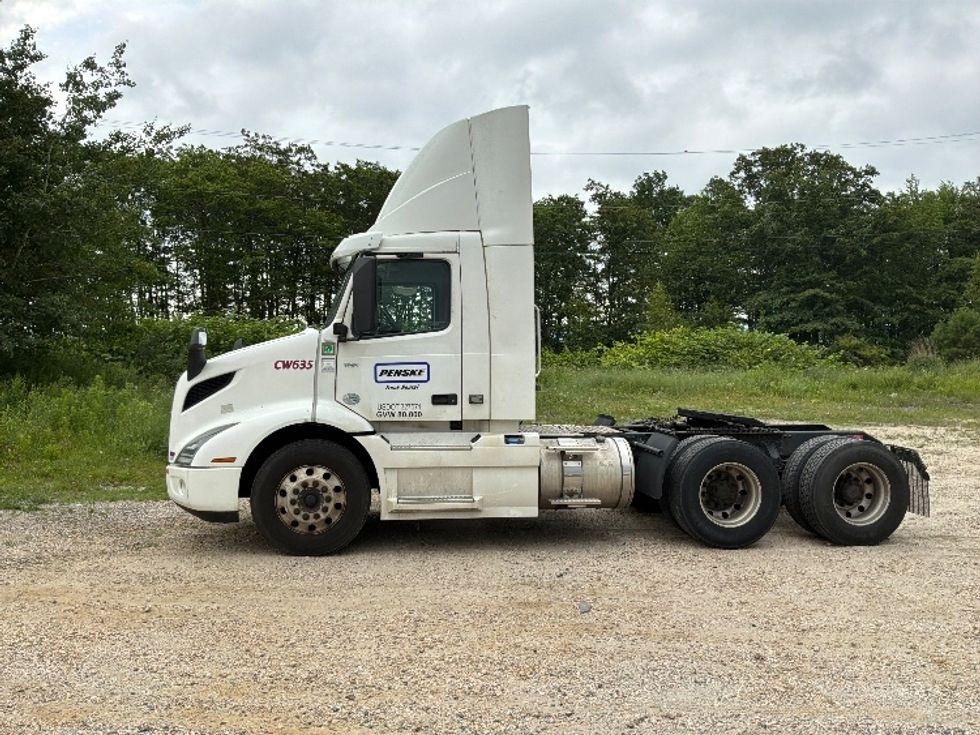 Day Cab Tractor-Heavy Duty Tractors-Volvo-2020-VNR64300-Pottsville-PA-524,426\n\t\tmiles-$ 35,750 - Image 4