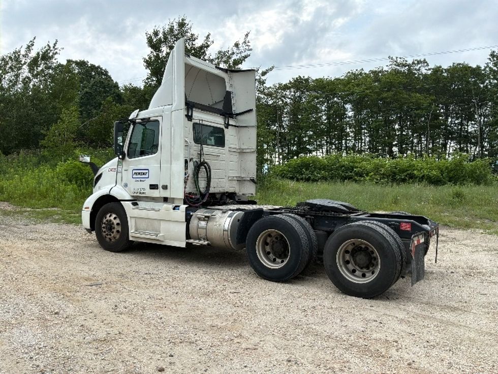 Day Cab Tractor-Heavy Duty Tractors-Volvo-2020-VNR64300-Pottsville-PA-524,426\n\t\tmiles-$ 35,750 - Image 5