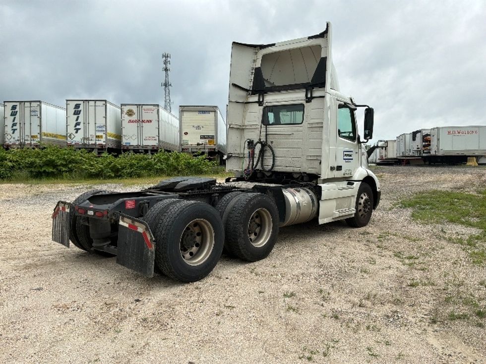 Day Cab Tractor-Heavy Duty Tractors-Volvo-2020-VNR64300-Pottsville-PA-524,426\n\t\tmiles-$ 35,750 - Image 7
