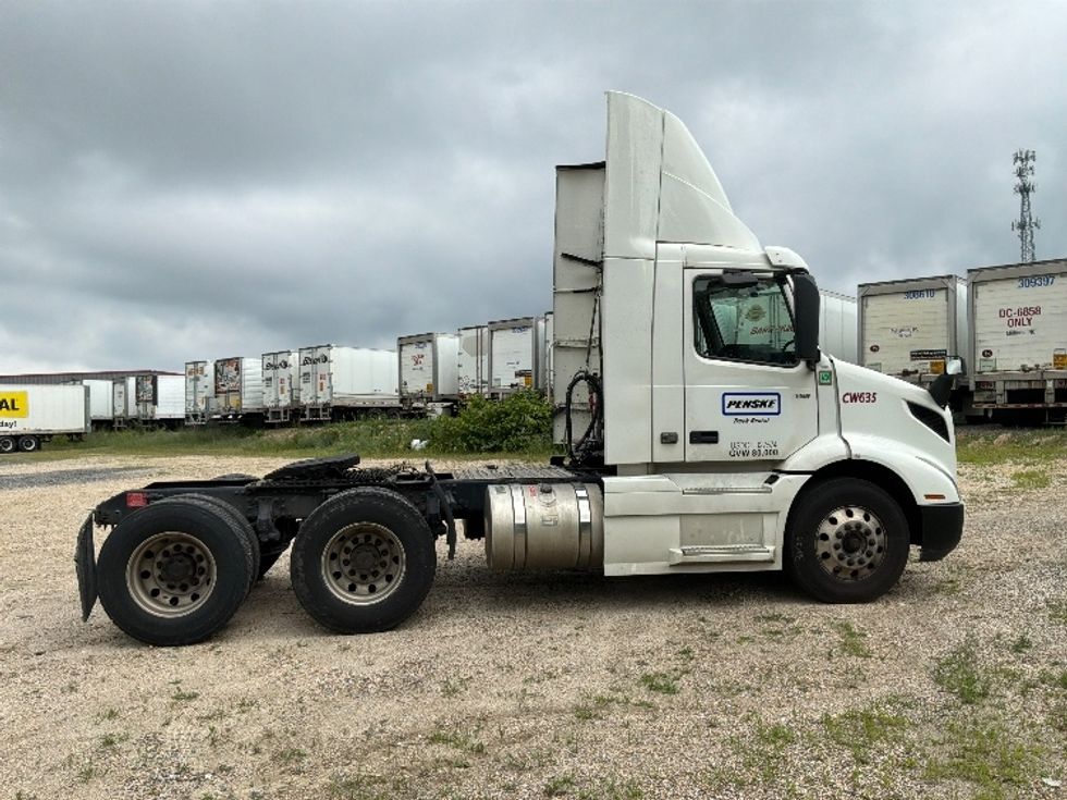 Day Cab Tractor-Heavy Duty Tractors-Volvo-2020-VNR64300-Pottsville-PA-524,426\n\t\tmiles-$ 35,750 - Image 8