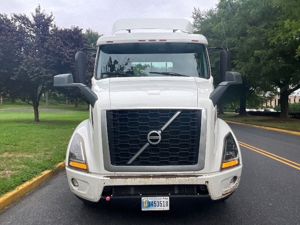 Day Cab Tractor-Heavy Duty Tractors-Volvo-2020-VNR64300-Reading-PA-401,732\n\t\tmiles-$ 30,750 - Image 2