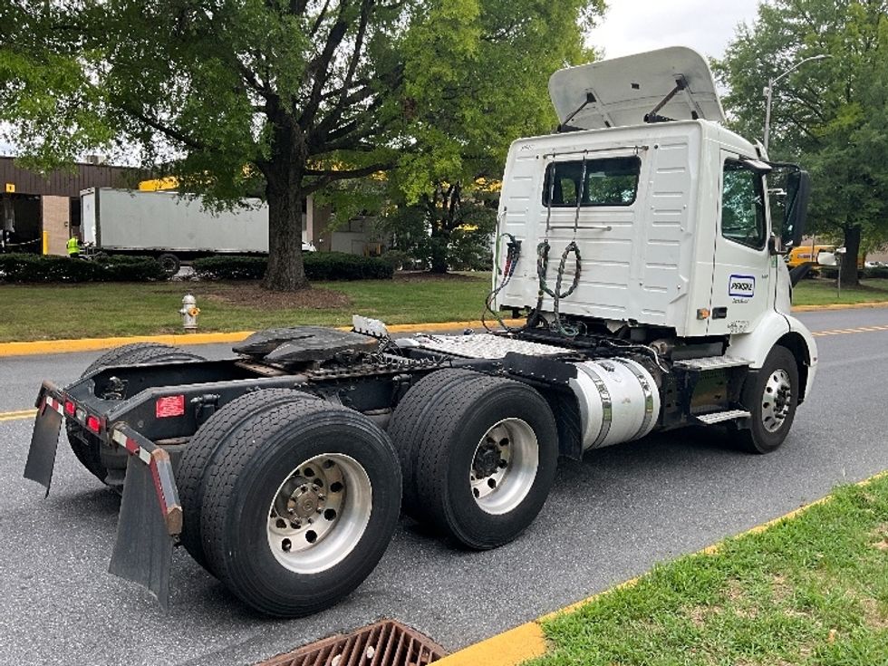 Day Cab Tractor-Heavy Duty Tractors-Volvo-2020-VNR64300-Reading-PA-401,732\n\t\tmiles-$ 30,750 - Image 7