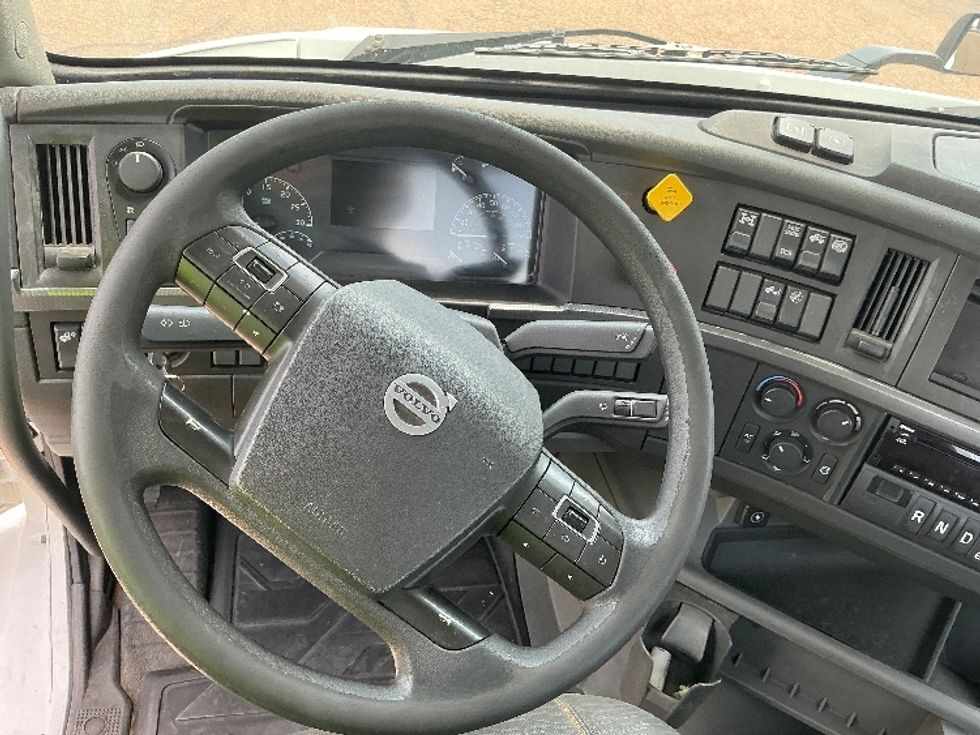 Day Cab Tractor-Heavy Duty Tractors-Volvo-2020-VNR64300-Richland-MS-149,244\n\t\tmiles-$ 63,500 - Image 10