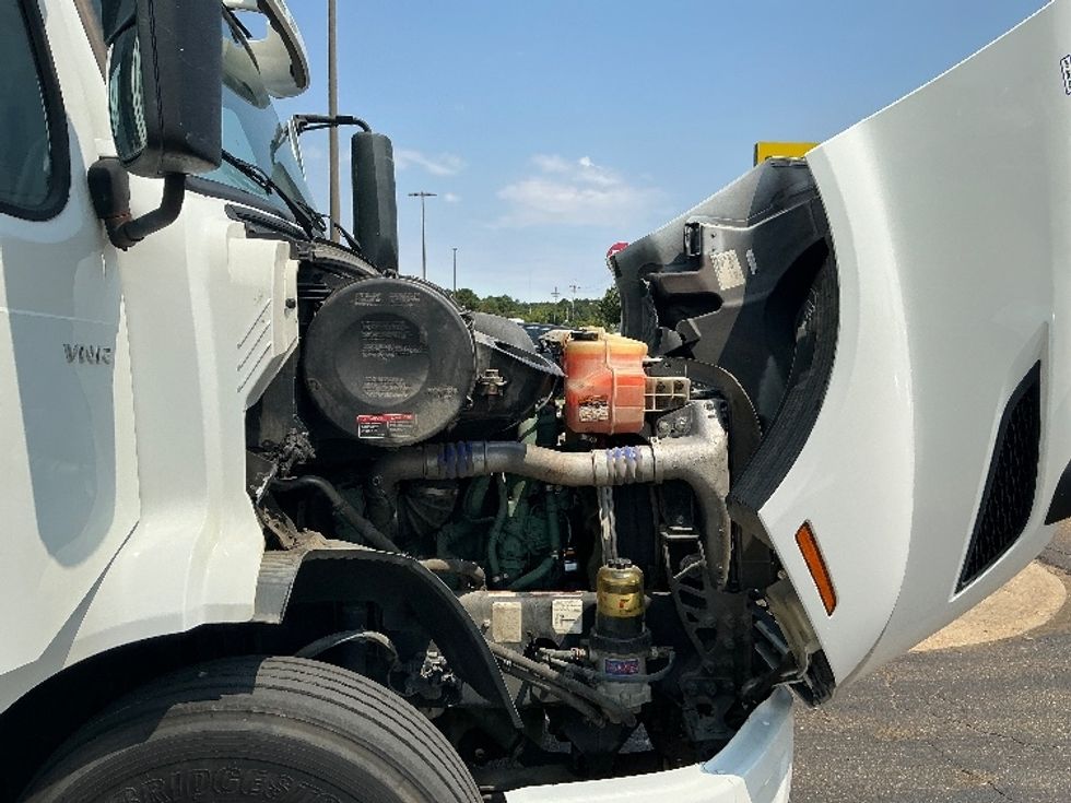 Day Cab Tractor-Heavy Duty Tractors-Volvo-2020-VNR64300-Richland-MS-149,244\n\t\tmiles-$ 63,500 - Image 14