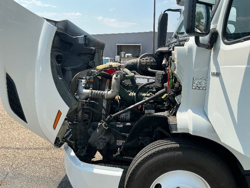 Day Cab Tractor-Heavy Duty Tractors-Volvo-2020-VNR64300-Richland-MS-149,244\n\t\tmiles-$ 63,500 - Image 15
