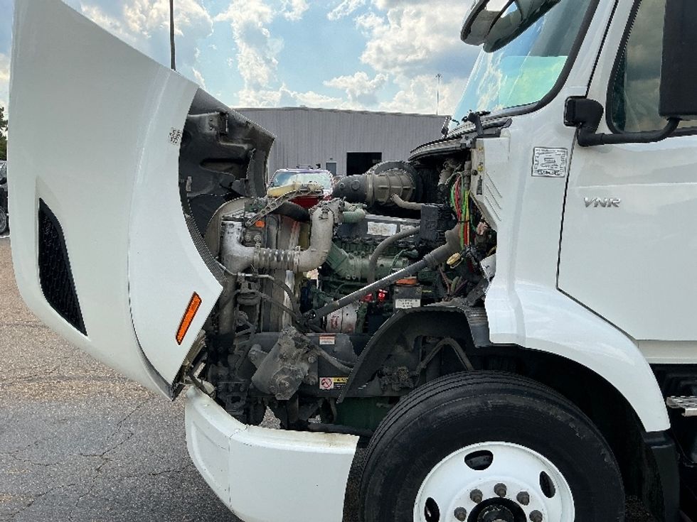 Day Cab Tractor-Heavy Duty Tractors-Volvo-2020-VNR64300-Richland-MS-208,968\n\t\tmiles-$ 60,000 - Image 15