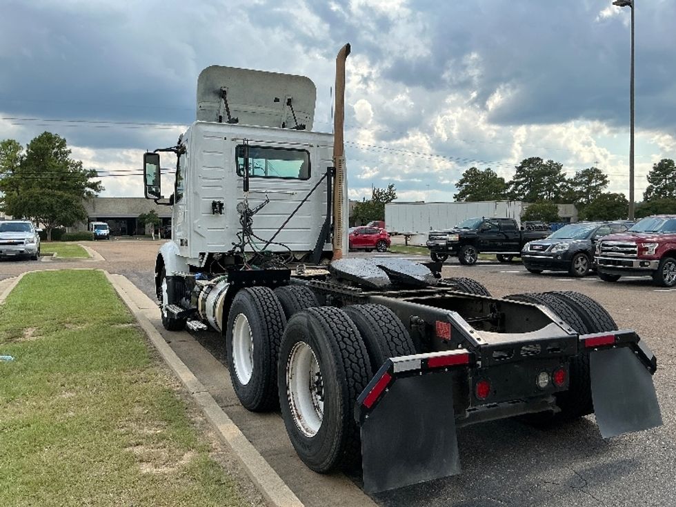 Day Cab Tractor-Heavy Duty Tractors-Volvo-2020-VNR64300-Richland-MS-208,968\n\t\tmiles-$ 60,000 - Image 5