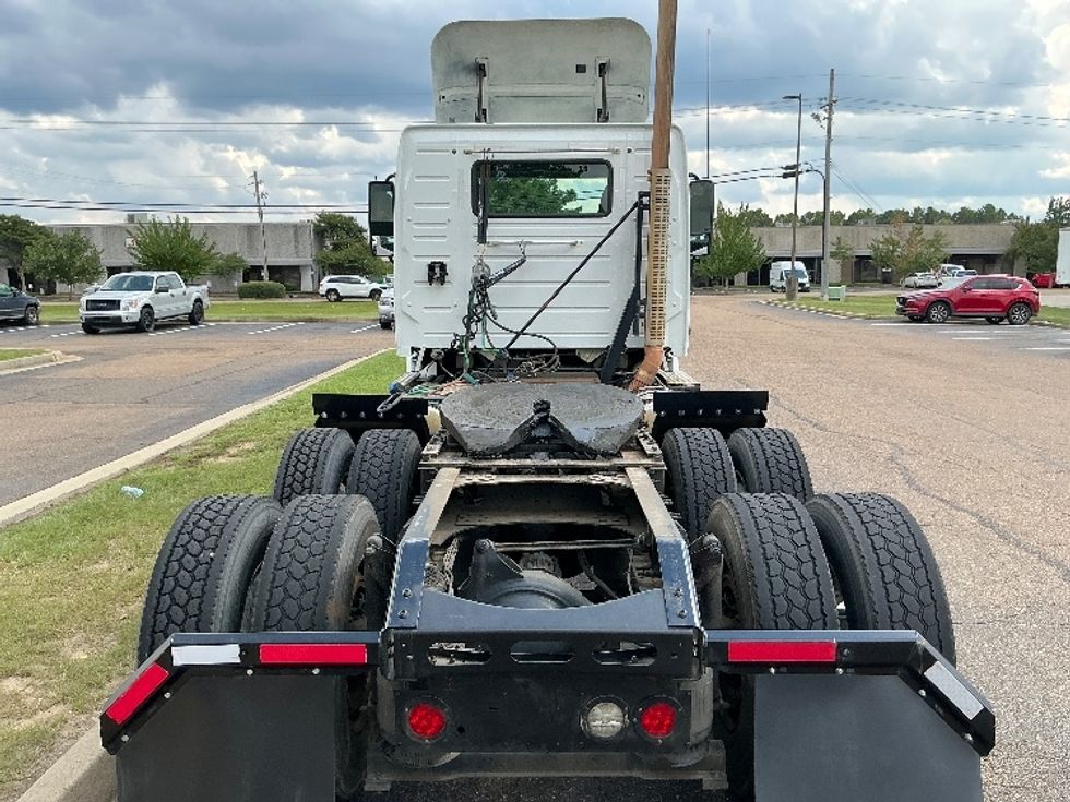Day Cab Tractor-Heavy Duty Tractors-Volvo-2020-VNR64300-Richland-MS-208,968\n\t\tmiles-$ 60,000 - Image 6