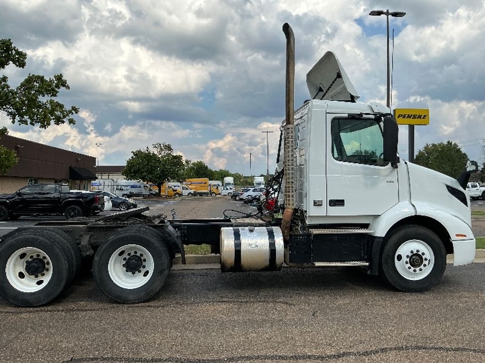 Day Cab Tractor-Heavy Duty Tractors-Volvo-2020-VNR64300-Richland-MS-208,968\n\t\tmiles-$ 60,000 - Image 8