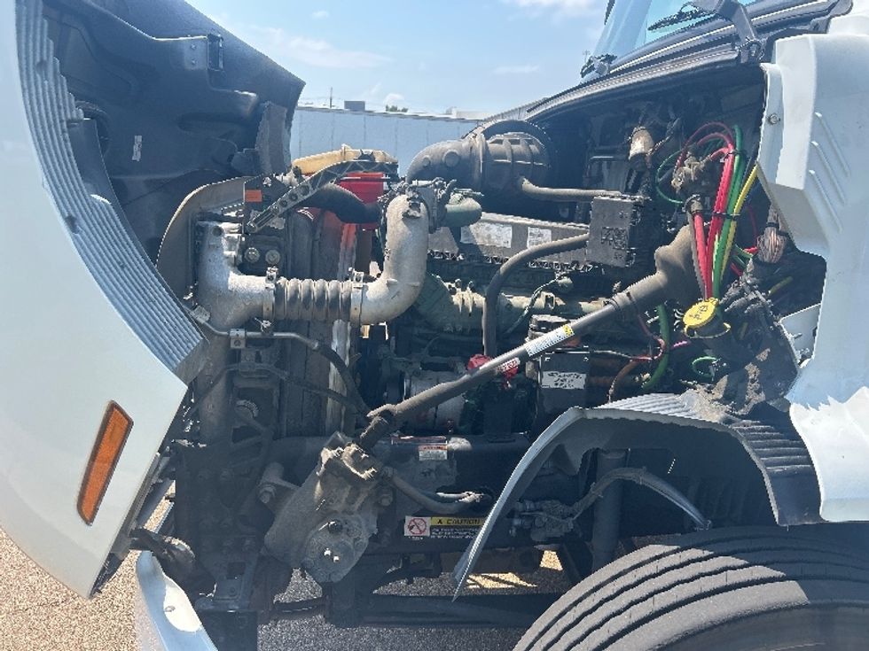 Day Cab Tractor-Heavy Duty Tractors-Volvo-2020-VNR64300-Richland-MS-219,816\n\t\tmiles-$ 59,250 - Image 15