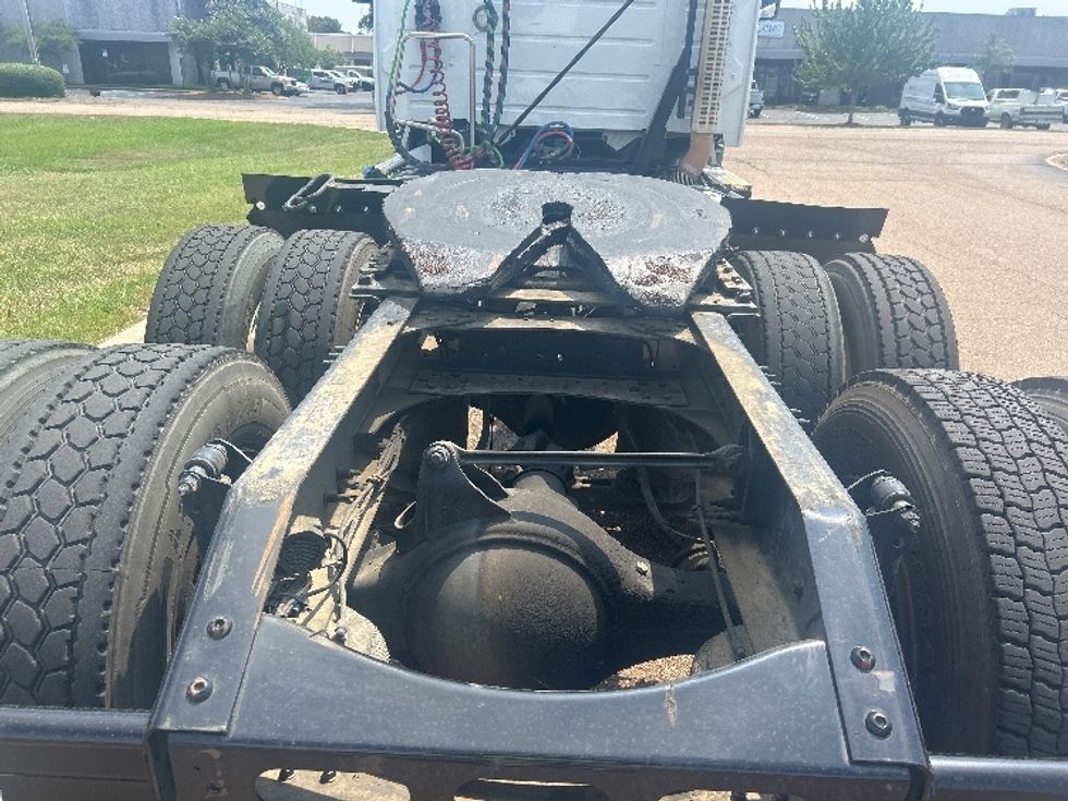 Day Cab Tractor-Heavy Duty Tractors-Volvo-2020-VNR64300-Richland-MS-219,816\n\t\tmiles-$ 59,250 - Image 6
